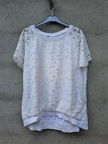 T-shirt dentellée