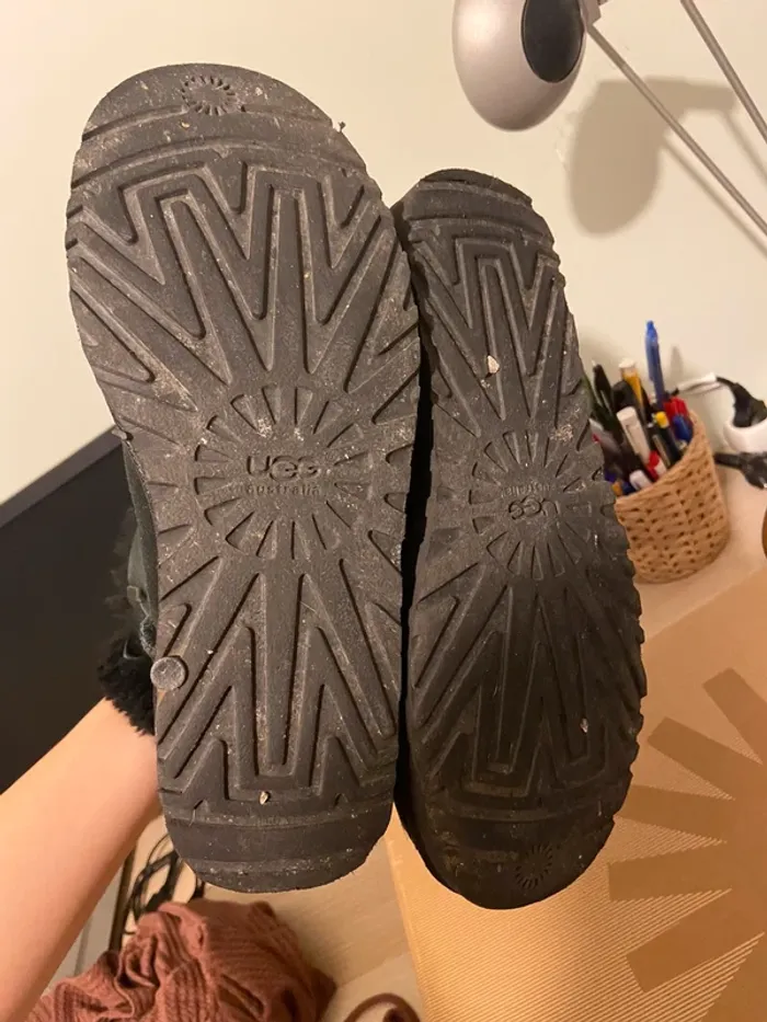 Ugg basse noires noeud - photo numéro 3