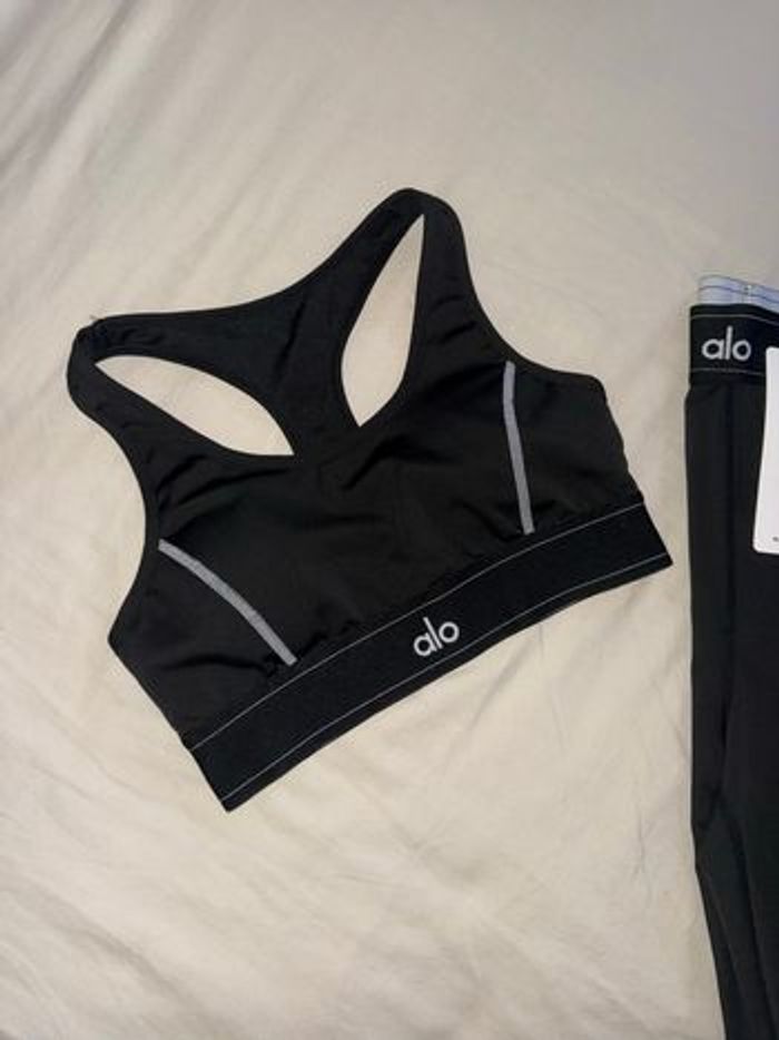 Ensemble Alo yoga legging + brassière - photo numéro 2
