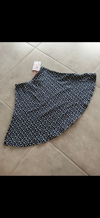 Jupe patineuse marine à fleurs 8 ans