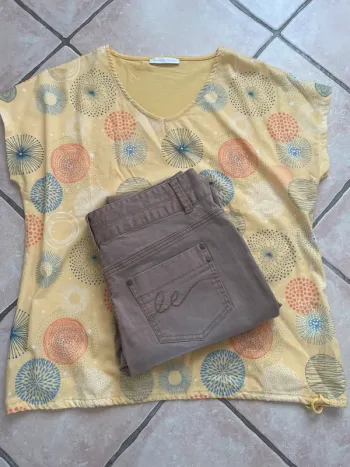 Magnifique lot de marque neuf en 42 , jeans blanche porte +tee Shirt Armand Thiery