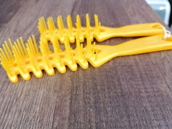 Lot 2 brosses cheveux jaune - photo numéro 3
