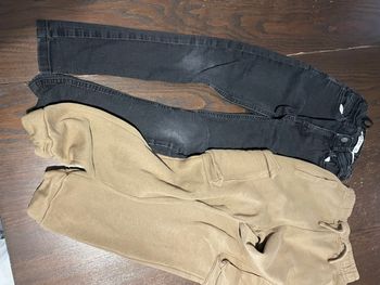 2 pantalons garçon 8ans