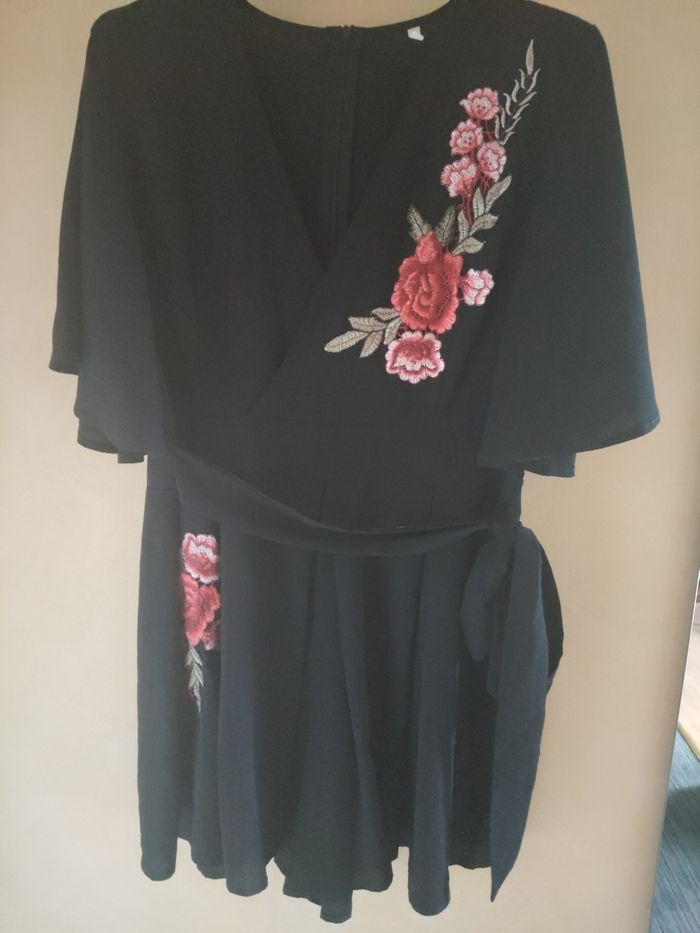 Combi short crêpe noir taille  petit,neuve - photo numéro 2