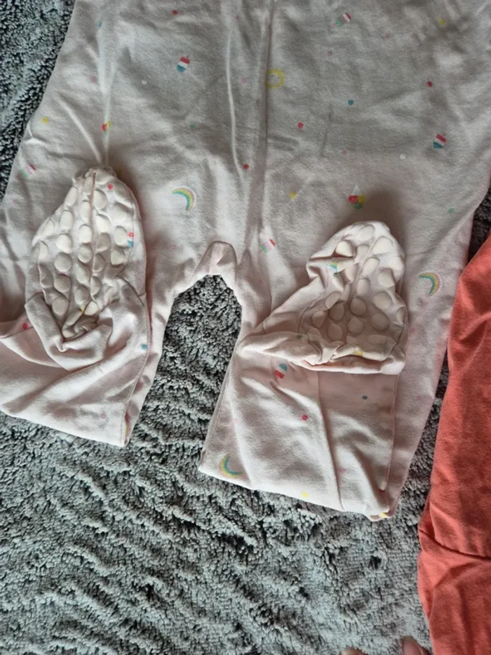 2 pyjamas filles 12 mois - photo numéro 8