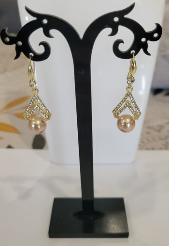 BOUCLES D'OREILLES STRASS ET PERLE ROSEE ! NEUF!