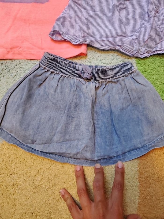 Ensemble 2 tee-shirts + 1 jupe jean - 6 mois- TBE - DISNEY - photo numéro 6