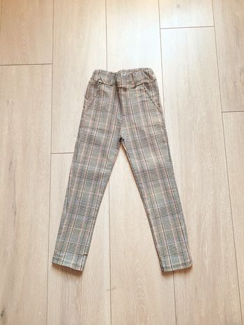 Pantalon en matière extensible  rayé. Fille 6 ans