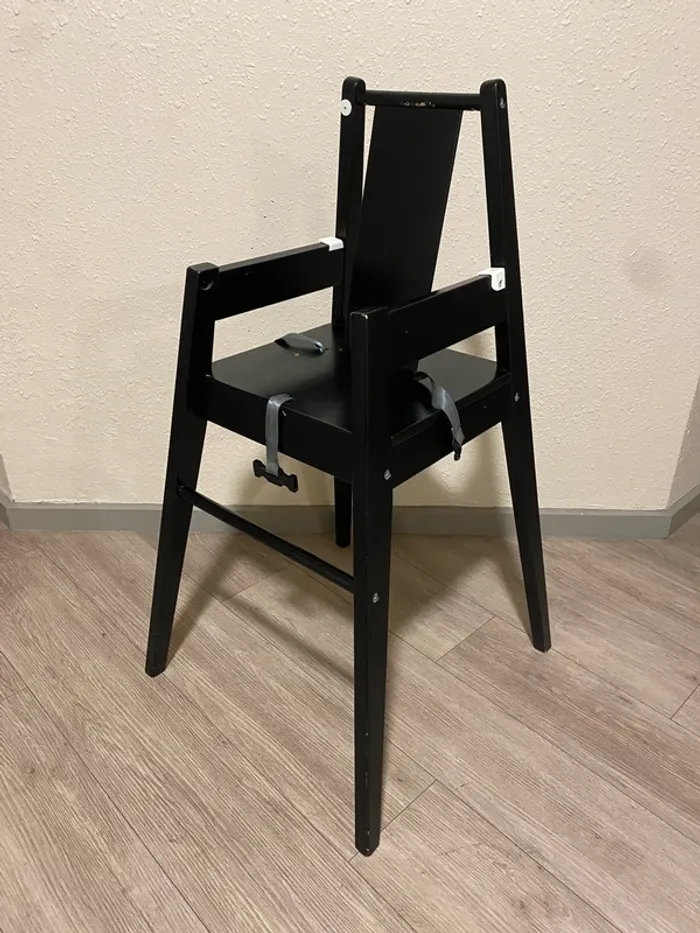 Chaise haute IKEA Blåmes – Noir, bois massif, sans la table