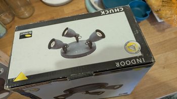 Luminaire noir et gris 