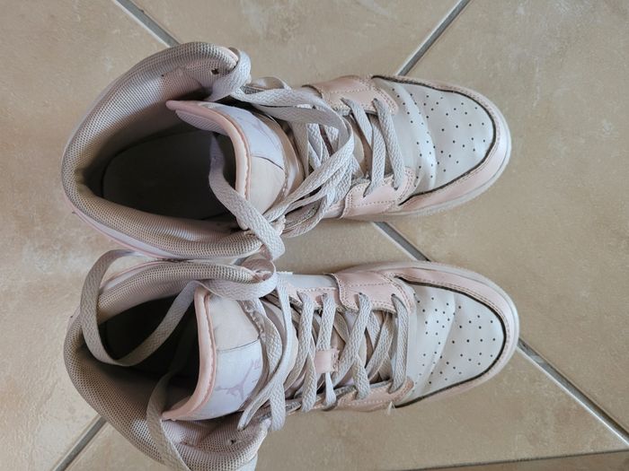 Chaussures Jordan 4 roses - photo numéro 6