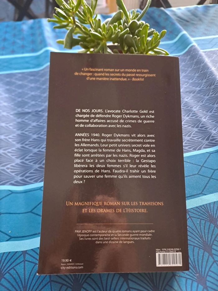 Livre Un Temps de Trahison, Pam Jenoff - photo numéro 2