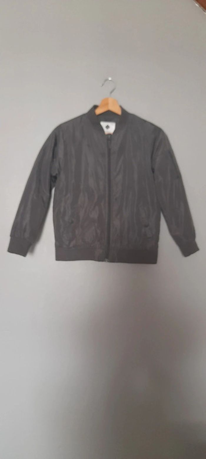 Bombers gris