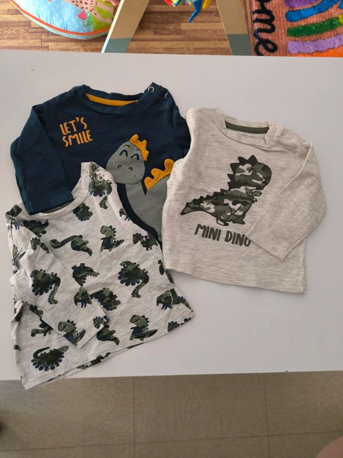 Lot 3 t-shirts manches longues dinausaure 3 mois