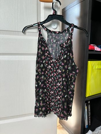 Débardeur noir à fleurs