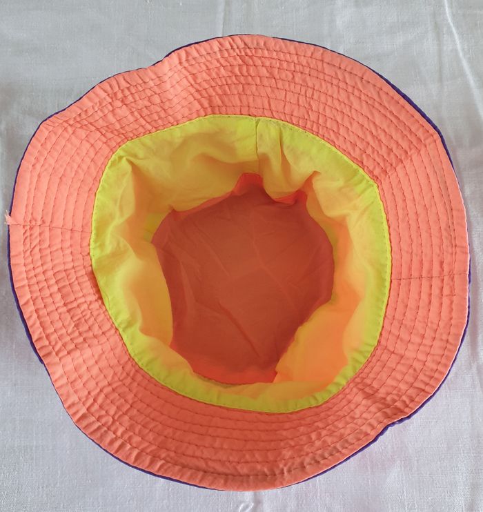 Bob fille réversible Rose et violet d’un côté – Jaune fluo et orange de l’autre - photo numéro 3