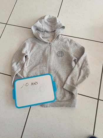 Sweat zippé à capuche