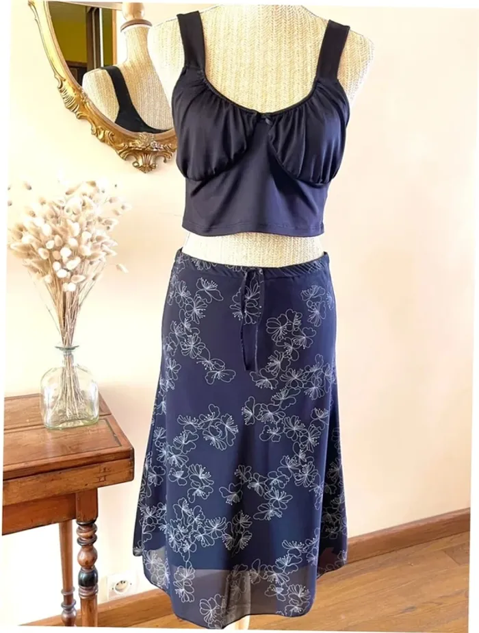 Sublime jupe fluide noir à léger motif fleur neuve H&M - photo numéro 4