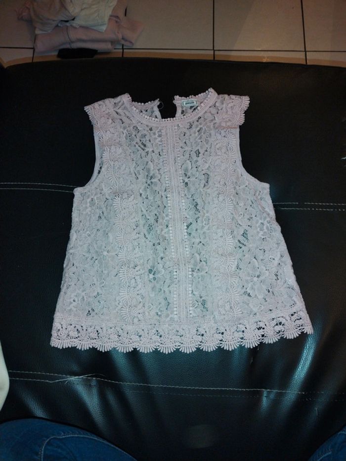 Petit haut dentelle rose