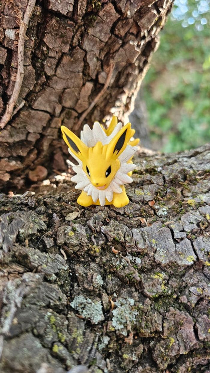 Super figurine Pokemon Nintendo finger puppet voltali