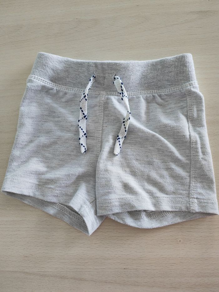 Short gris 12/18mois