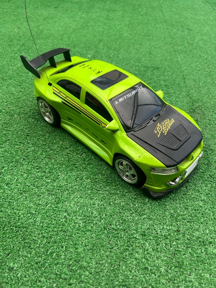 Voiture télécommandée Mitsubishi Turbo Tuners – 28 cm (aileron abîmé, télécommande absente)