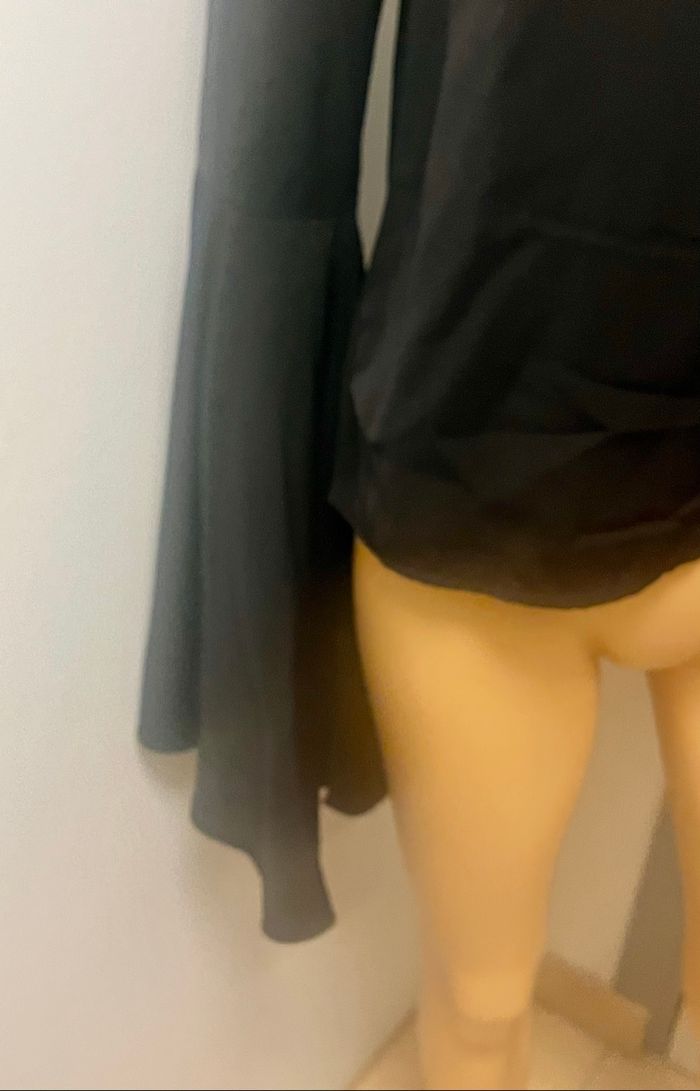 Haut noir manches larges - photo numéro 3