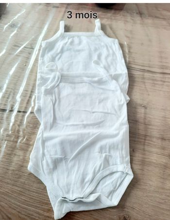 Lot de 2 bodys a bretelles