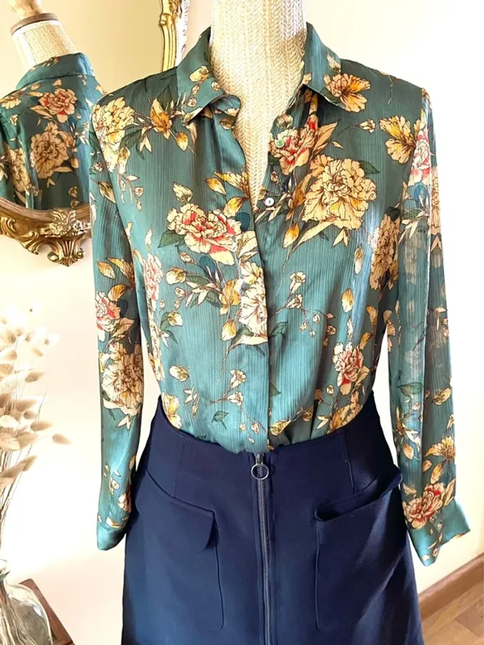 Sublime blouse chemise manche longue à boutonnage fluide motif floral Zara - photo numéro 12