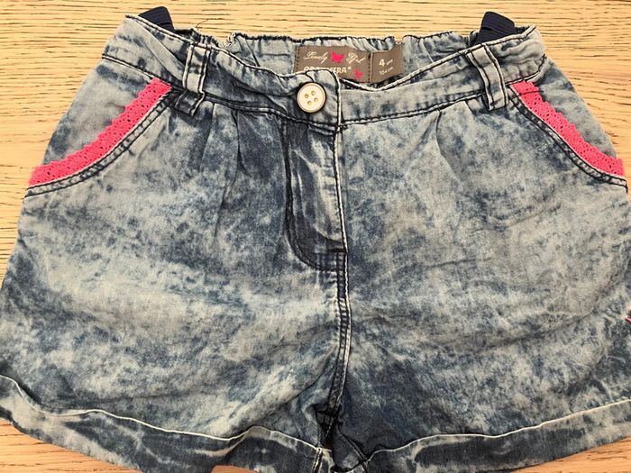 Lot de 2 jupes et un short fille 4 ans - photo numéro 2