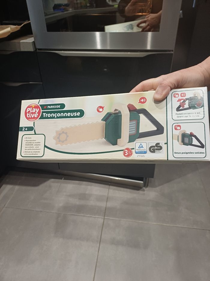 Jouet tronçonneuse en bois - photo numéro 3