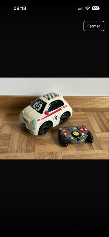 Voiture télécommandée