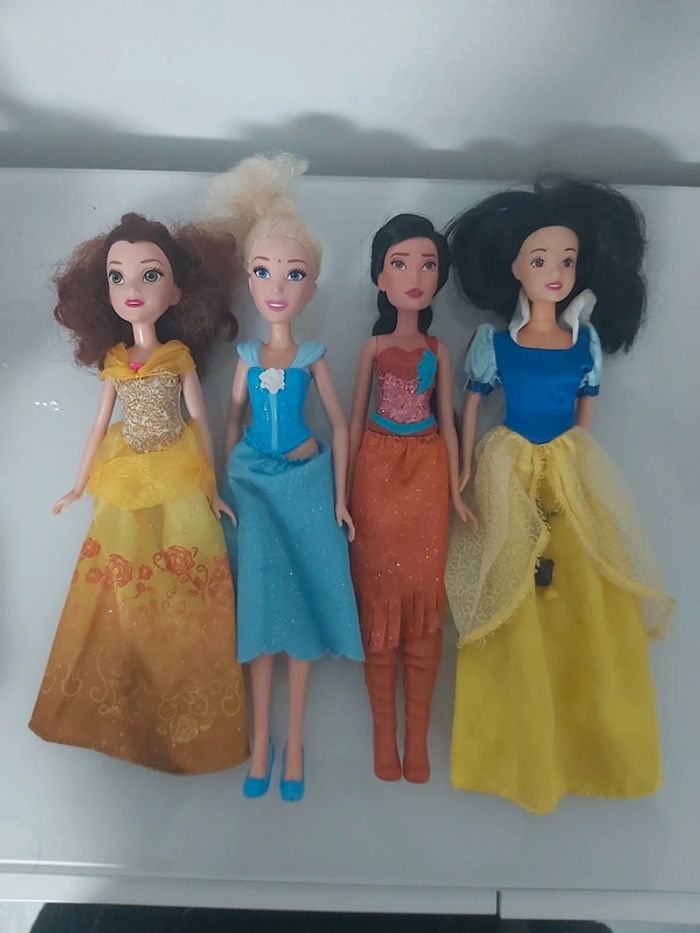 Lot poupées princesses