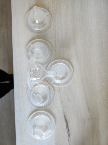 Tétine mam débit 1