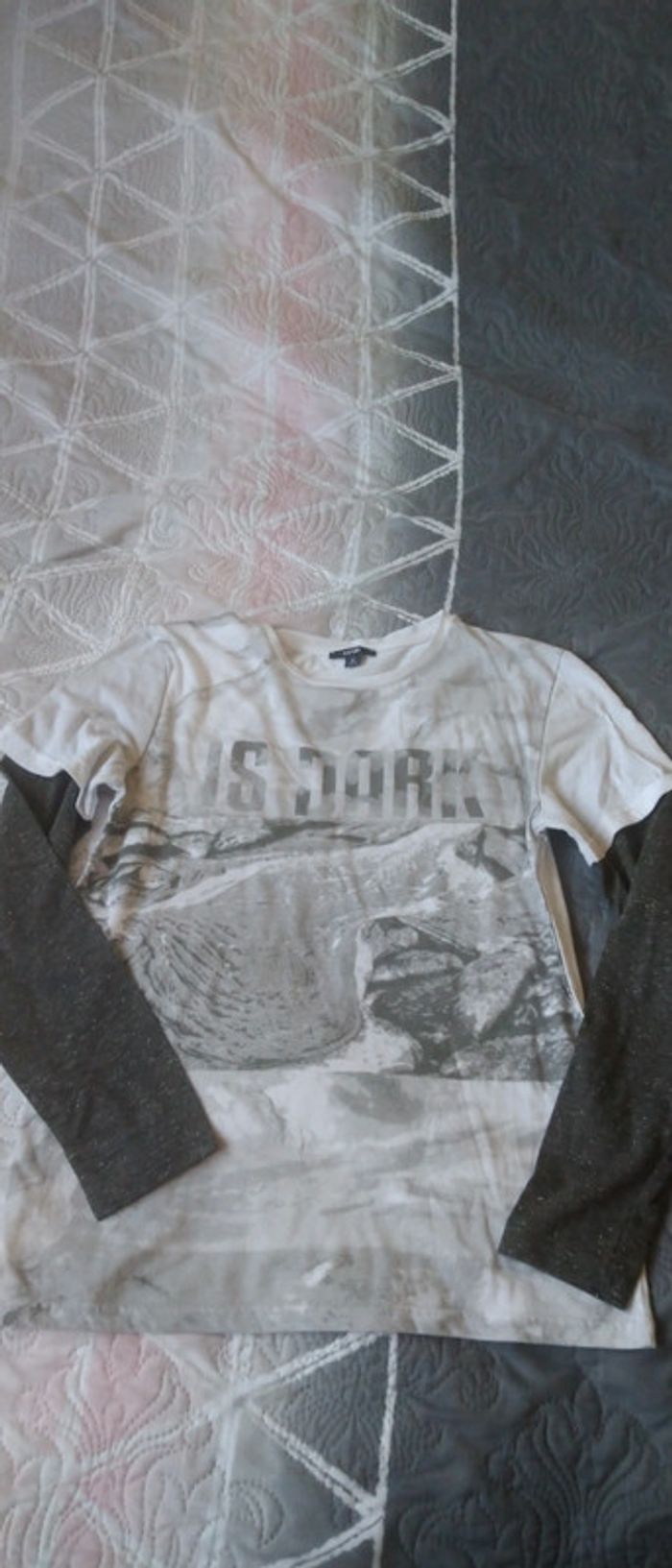 Tee shirt 2 en 1 imprimé gris et blanc neuf garçon xs kiabi - photo numéro 3