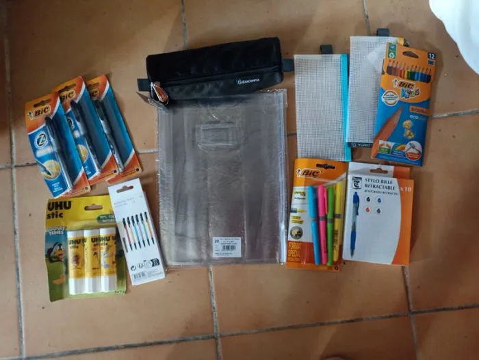 Lot fournitures scolaires
