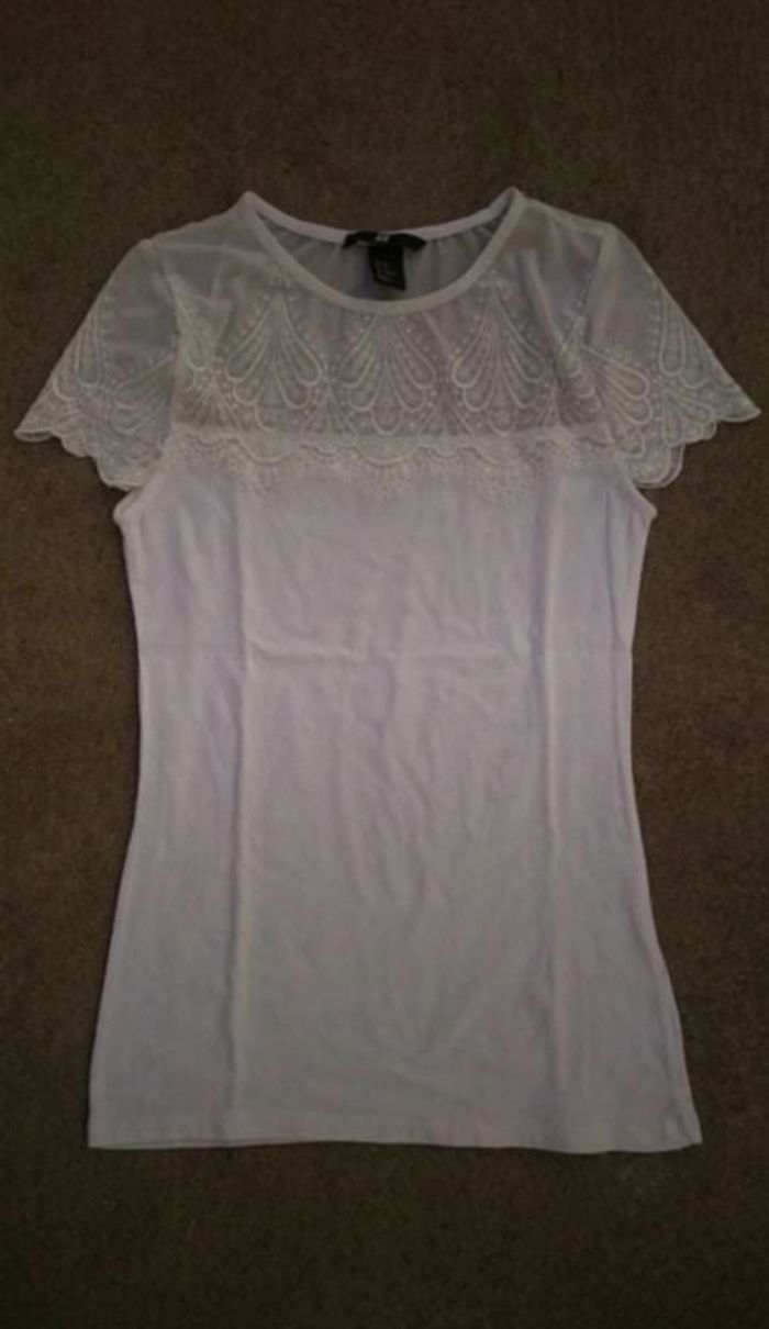 Tee-shirt blanc en dentelle H&M