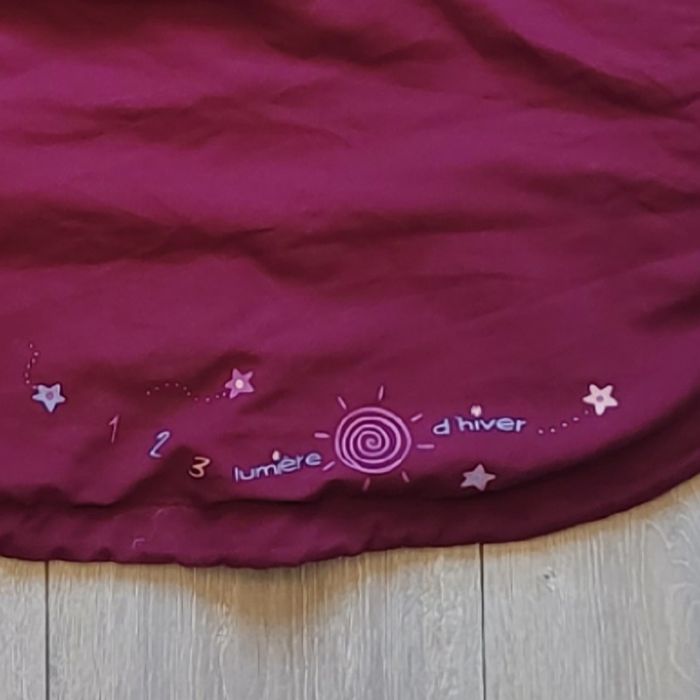 Poncho bordeau, intérieur gris. Fille 6 ans. Marque O'kids - photo numéro 2