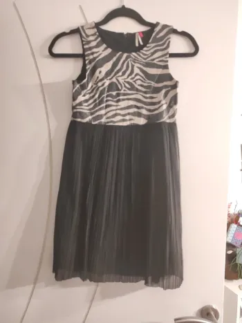 Robe orchestra noir et motif zèbre