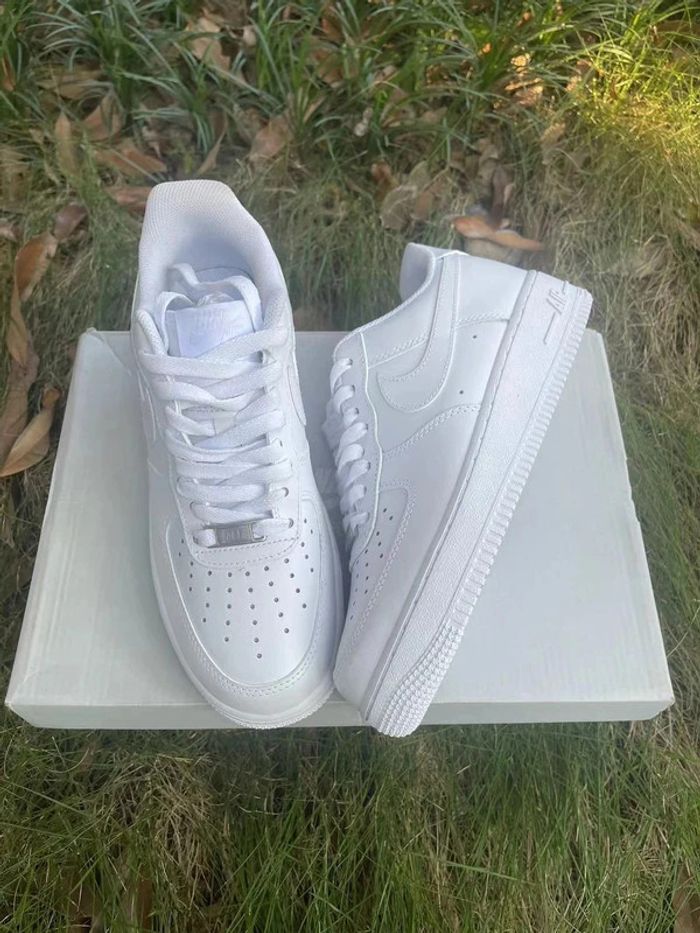 Nike Air Force 1 Low '07 White 44 - photo numéro 3