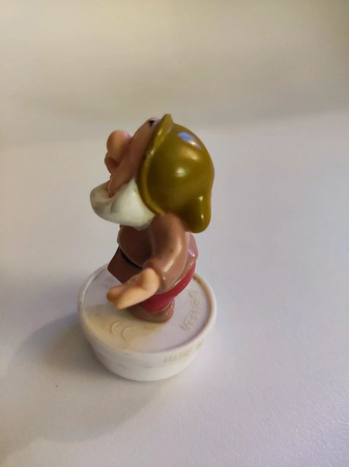 Lot 2 figurines nains atchoum dormeur Disney - photo numéro 6