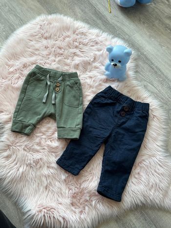 Lot 2 pantalons taille 3 mois