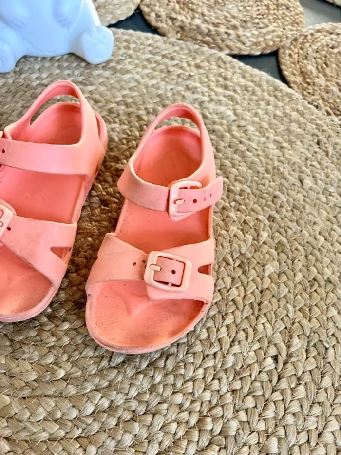 Sandales rose corail souple pointure 27/28 - photo numéro 3