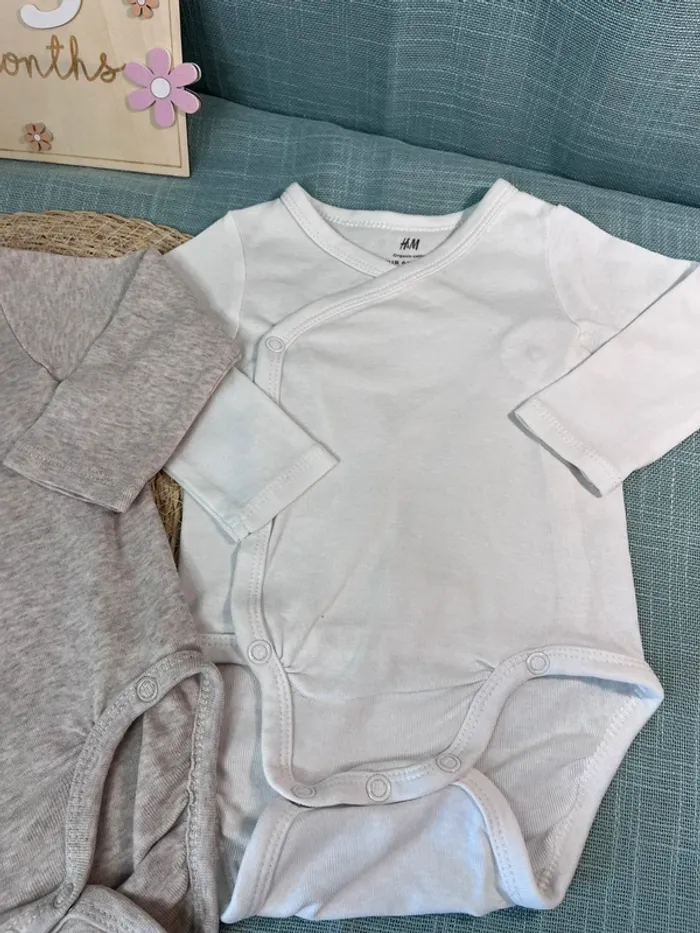 Lot de 5 bodies taille 2-4 mois 62 cm h&m - photo numéro 10