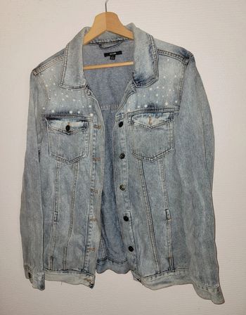 Veste en jean avec perles