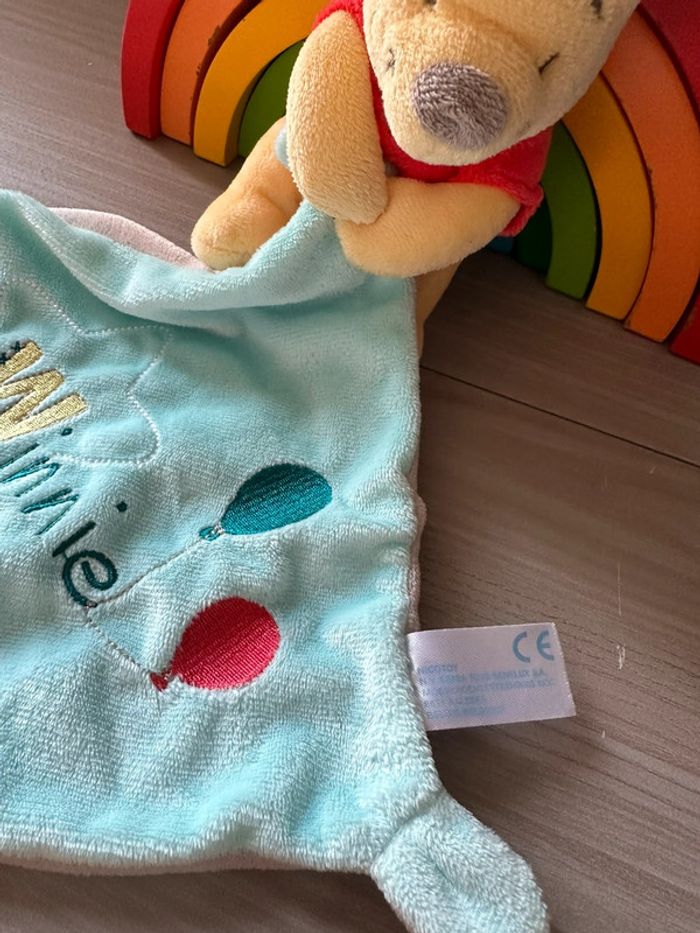 Doudou Winnie l'Ourson Mouchoir bleu ballons marque diseny kiabi - photo numéro 3