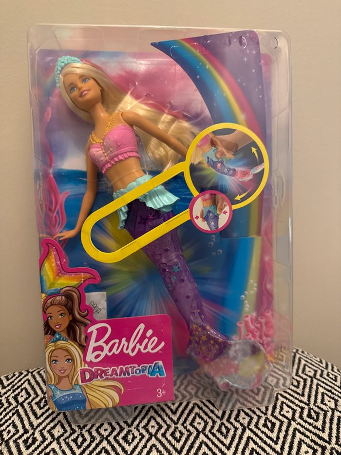 Mattel - Barbie Dreamtopia Poupee Sirane Lumiare et Danse Aquatique
