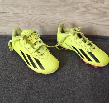 Crampons de foot moulés Adidas 28