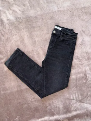 Jean noir Kiabi fille taille 9 ans en très bon état.