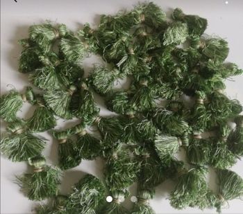 Lot de 50 pompons vert et doré pour loisirs créatifs